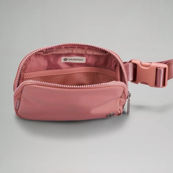 lululemon everywhere belt bag 💗 - Picture 4 of 5